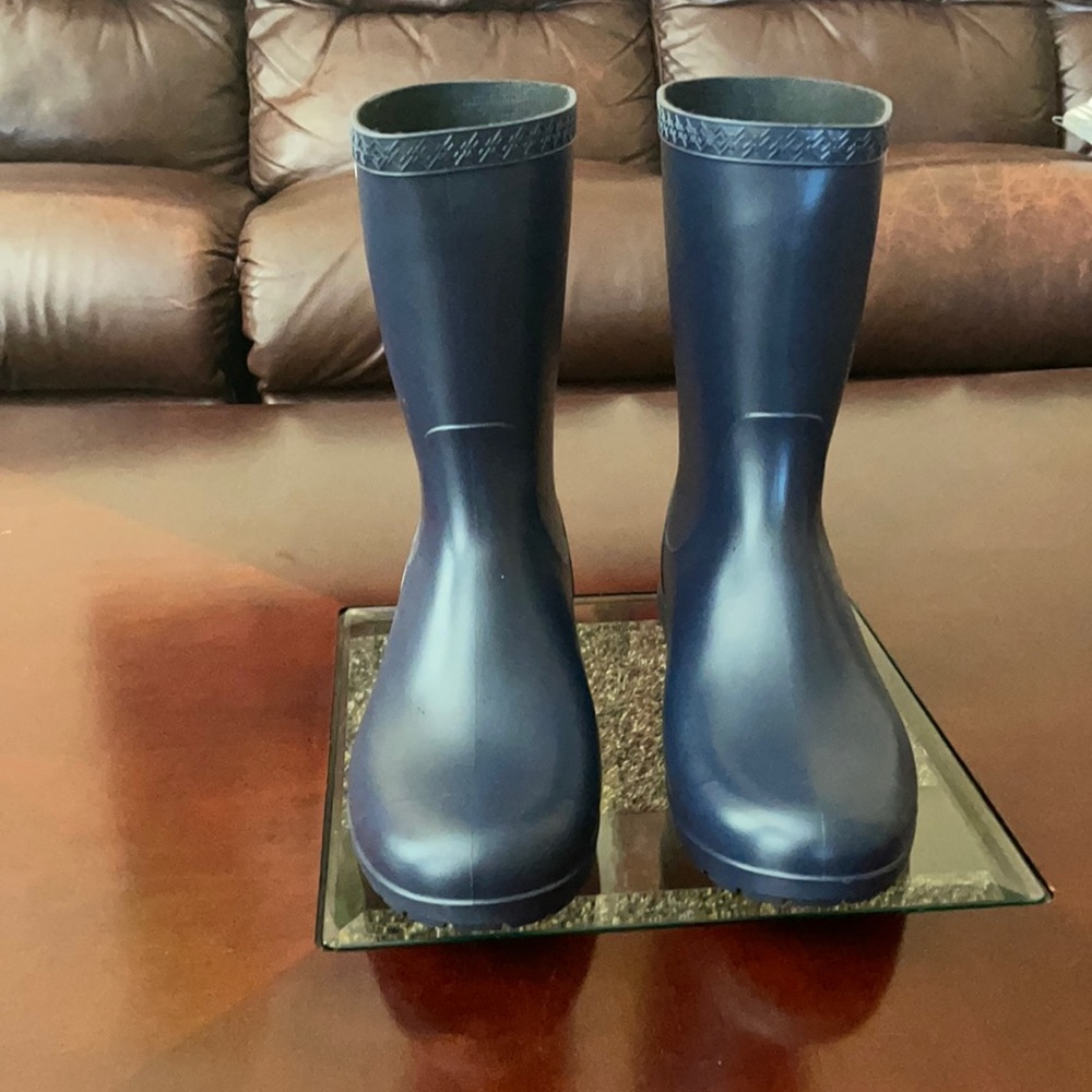 Ugg’s Navy Blue Rain-boots NEW WITH OUT TAGS!